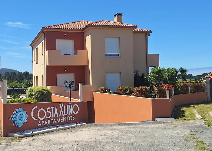 Costa Xuño *